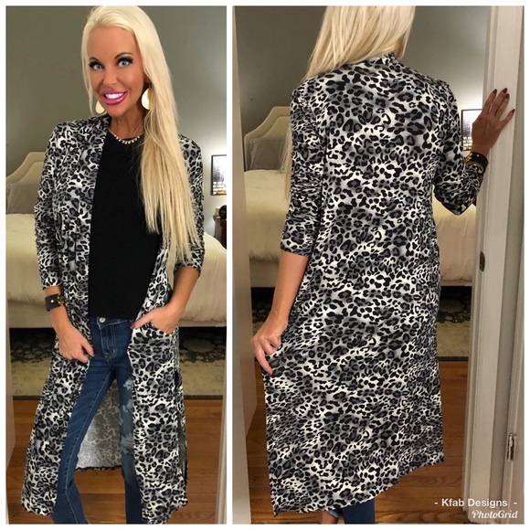 Sweaters - 🥰LAST 1! Animal Print Pocket Side Slit Cardigan!